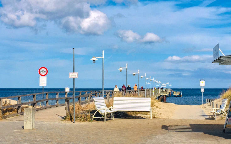 Ferienwohnung Bansin auf Usedom - Wohnzimmer mit LED TV und WLAN